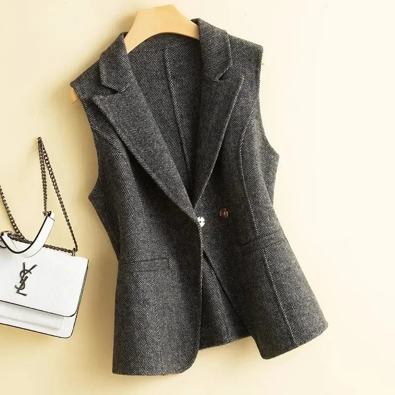 Elegant Horsebit Tweed Vest Rich Allure