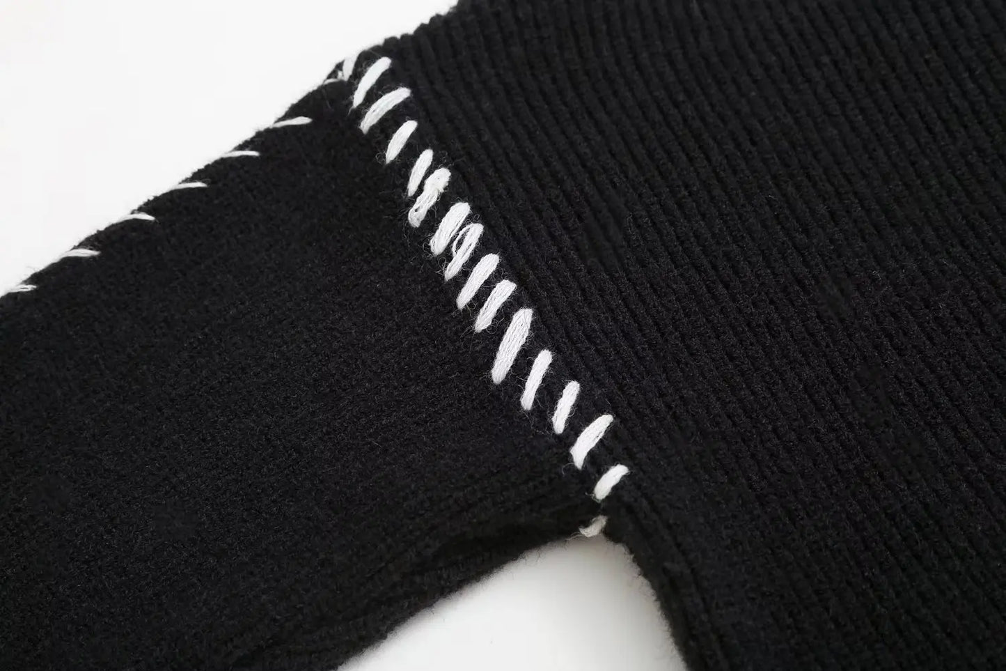 Contrast Knit O-Neck Sweater