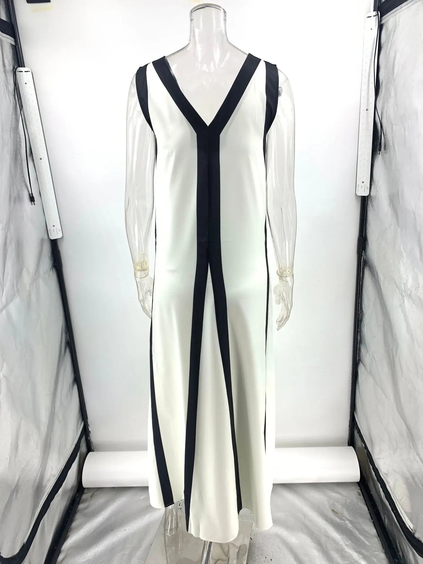 Bold Harmony V-Neck Maxi Dress Rich Allure