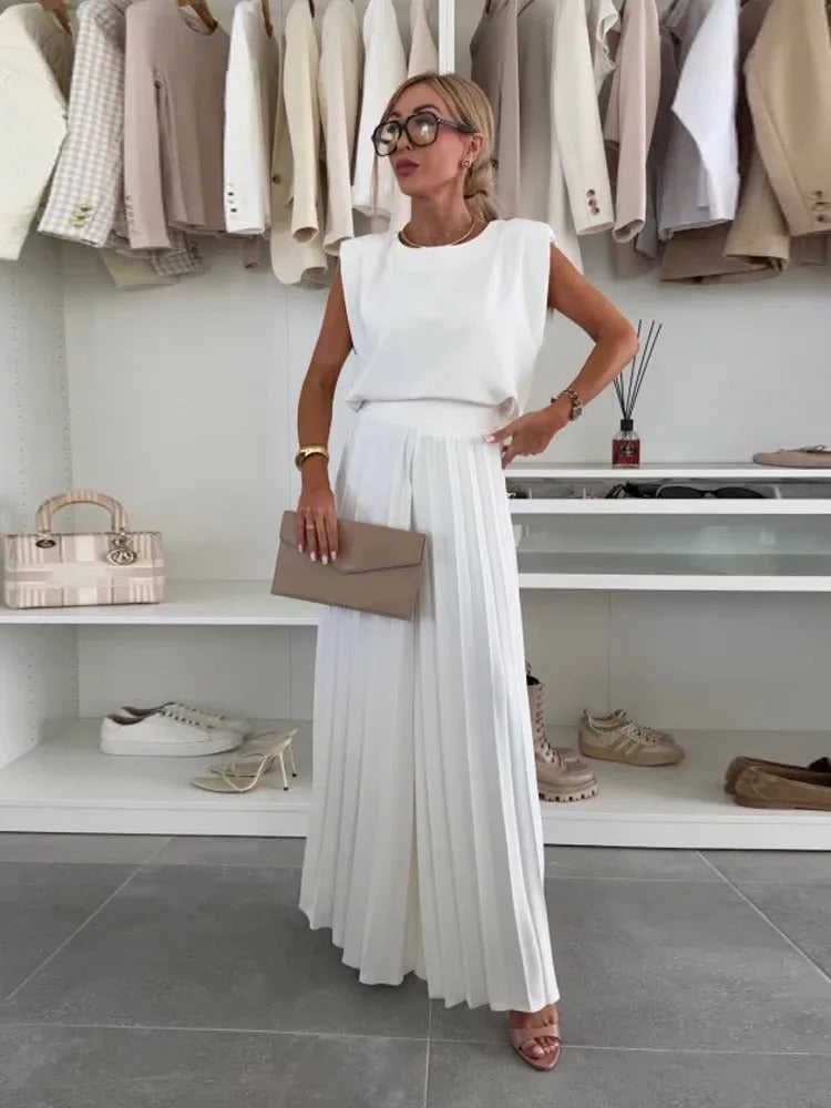 Sleek High-Waist Pleated Outfit