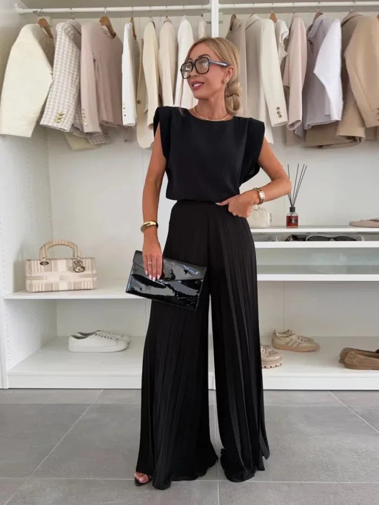 Sleek High-Waist Pleated Outfit
