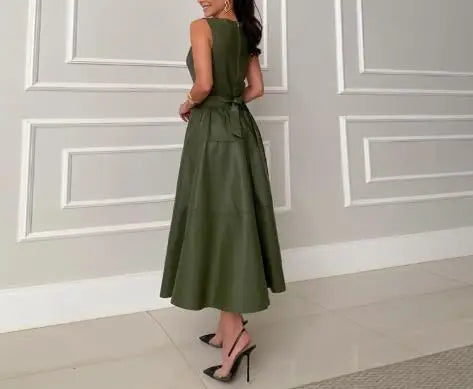 Sophisticated Slim Sleeveless Spring Look