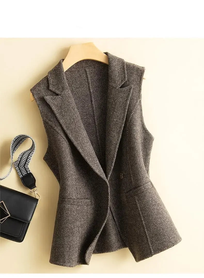 Elegant Horsebit Tweed Vest