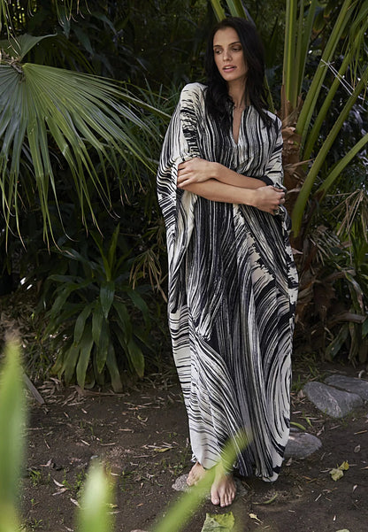 Black and White Curved Beach Dress