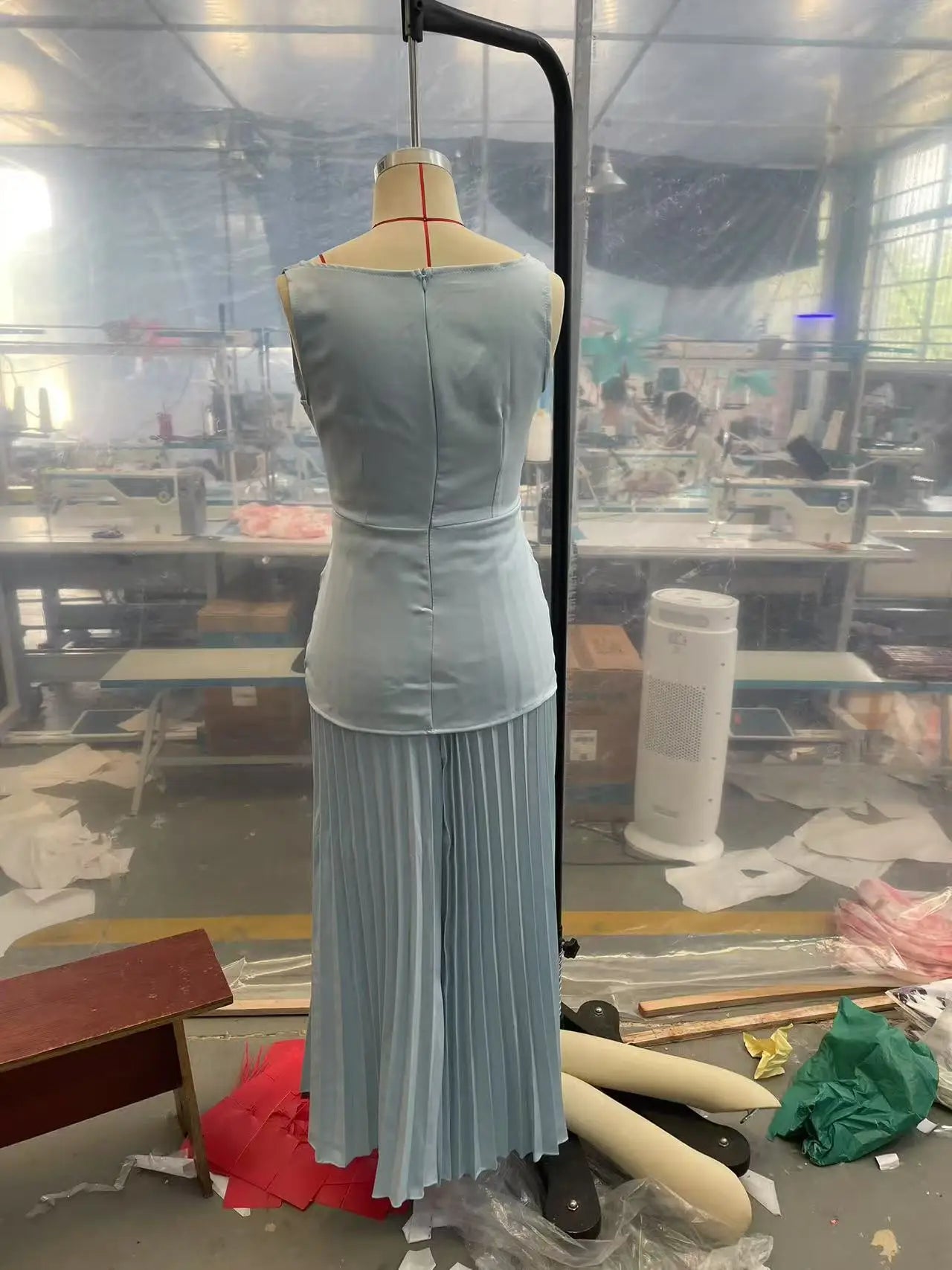 Grace Form Sleeveless Pleated Skirt Set