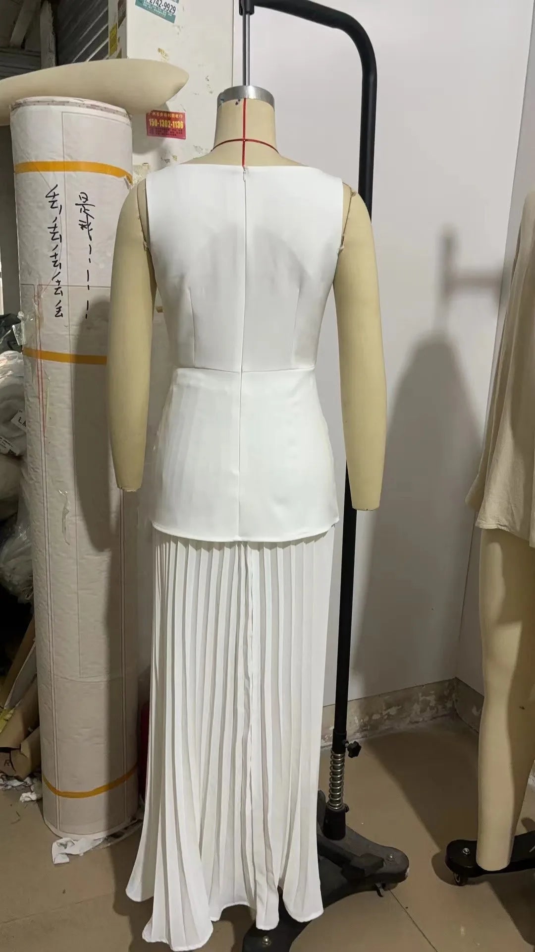 Grace Form Sleeveless Pleated Skirt Set