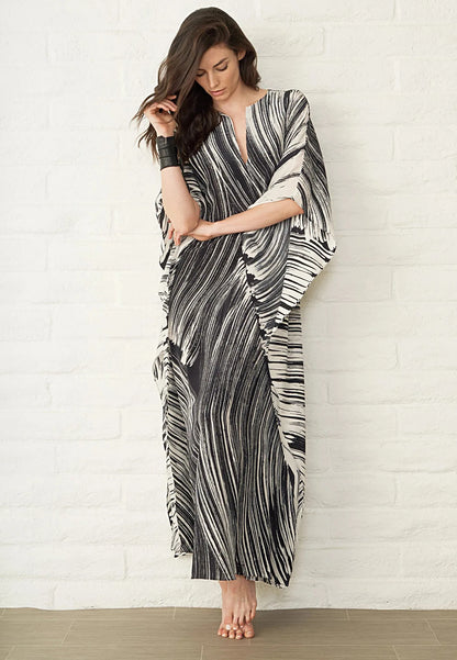 Black and White Curved Beach Dress