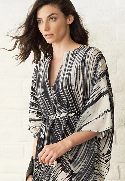 Black and White Curved Beach Dress