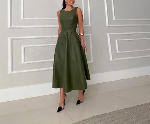 Sophisticated Slim Sleeveless Spring Look