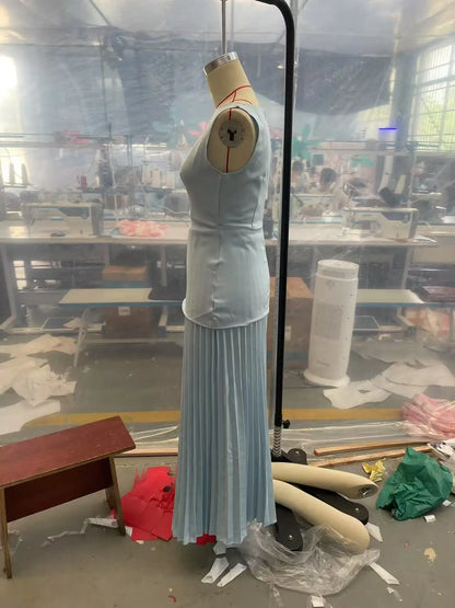 Grace Form Sleeveless Pleated Skirt Set