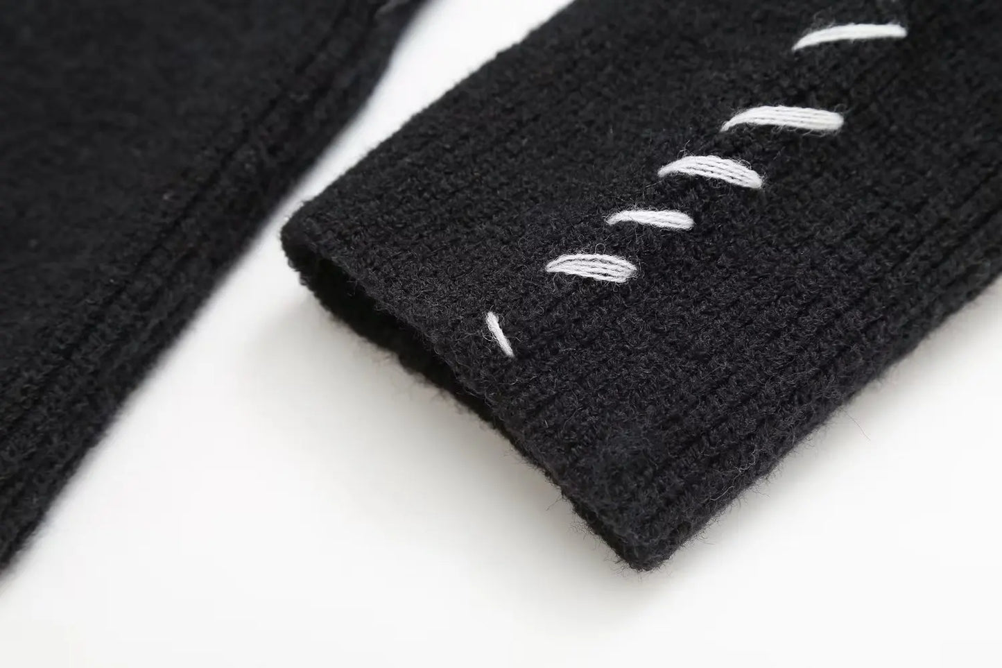 Contrast Knit O-Neck Sweater