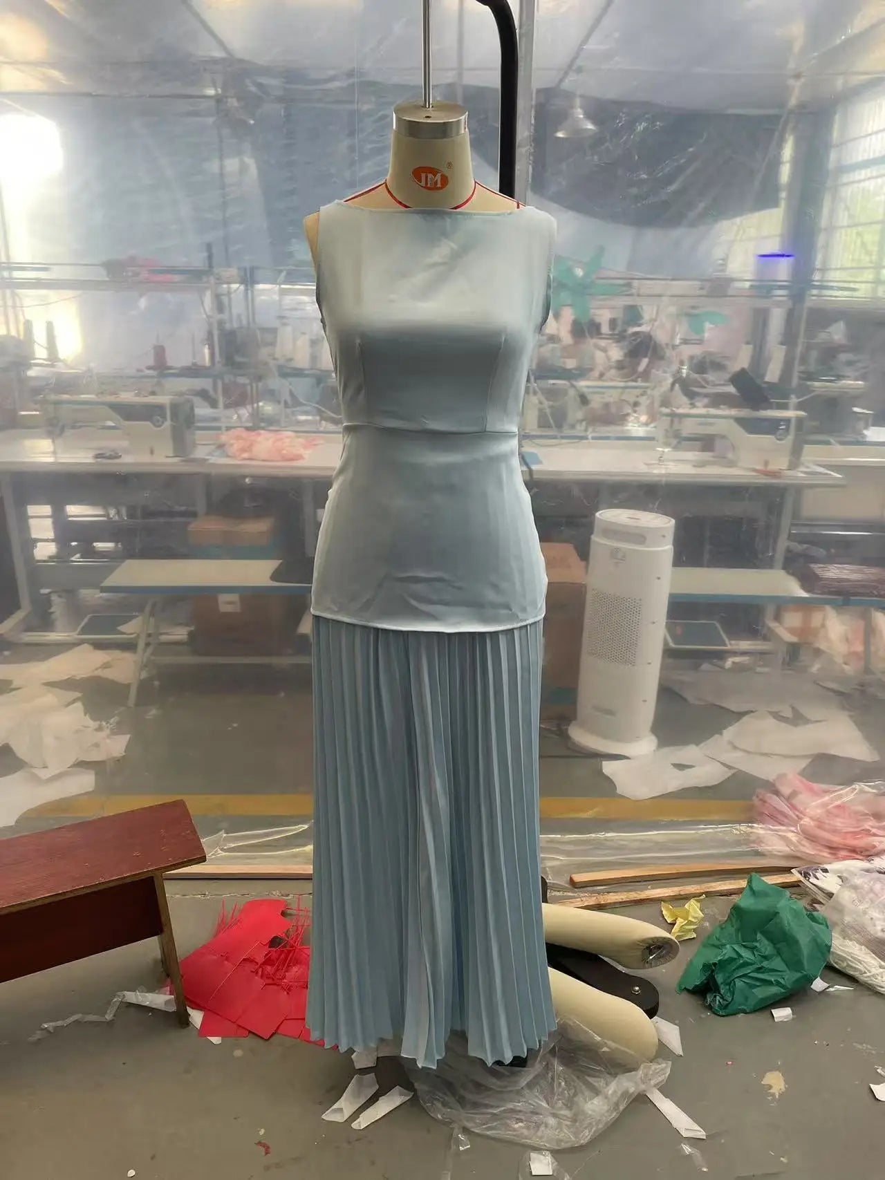 Grace Form Sleeveless Pleated Skirt Set