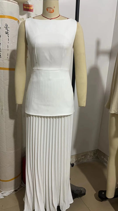 Grace Form Sleeveless Pleated Skirt Set