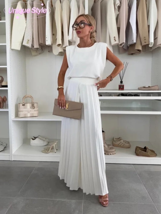 Sleek High-Waist Pleated Outfit