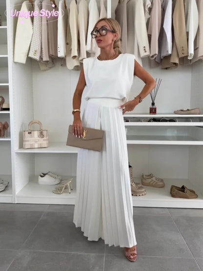 Sleek High-Waist Pleated Outfit