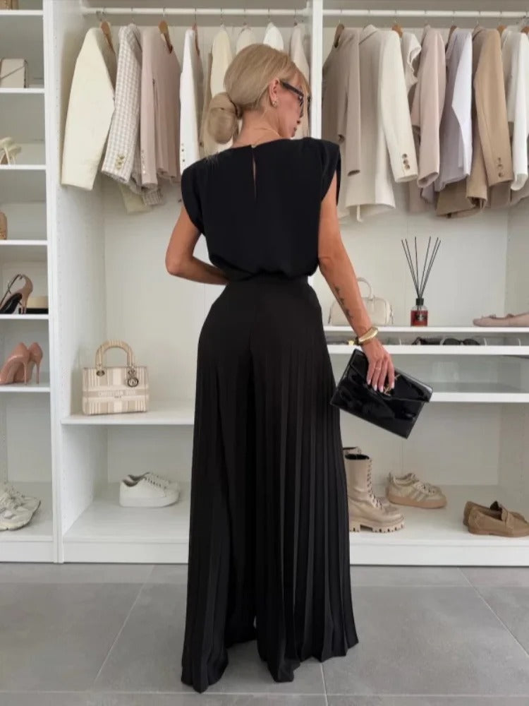 Sleek High-Waist Pleated Outfit