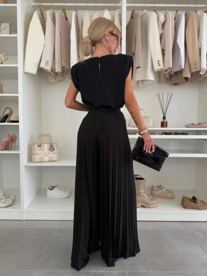 Sleek High-Waist Pleated Outfit