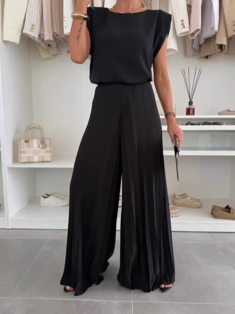Sleek High-Waist Pleated Outfit
